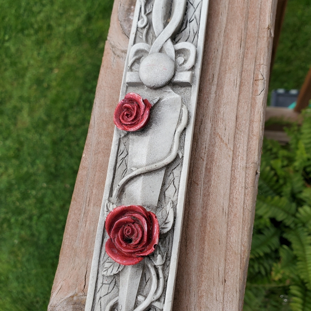 Gothic Roses & Dagger Insence Holder - Picture 3 of 8